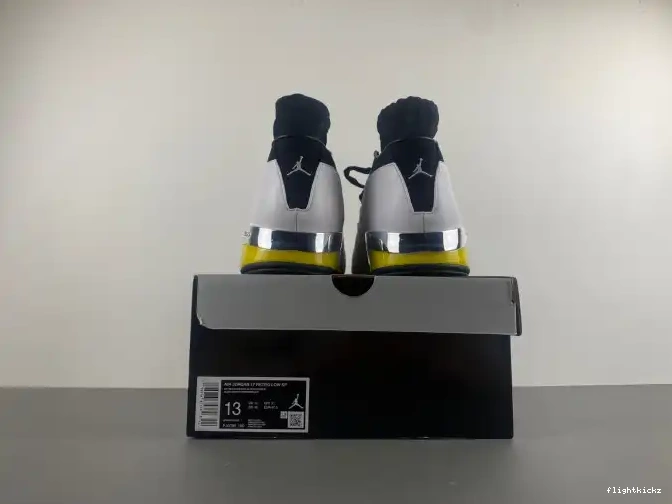 Low 17 Air Jordan FJ0395-100 Lightning 0620